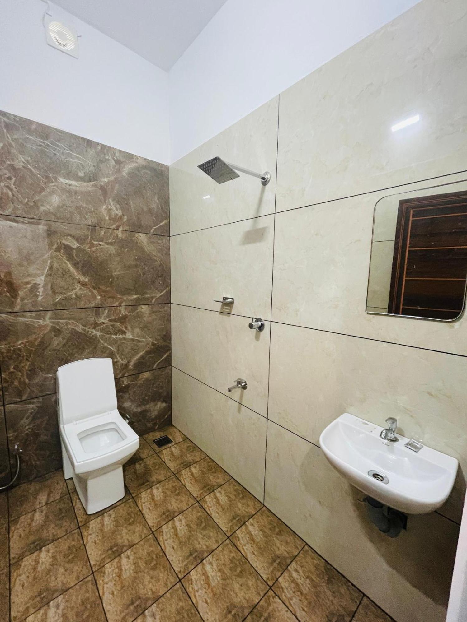 M R Holiday Home Вагамон Экстерьер фото